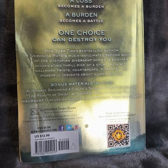 Insurgent by Veronica Roth - Picture 3 of 4
